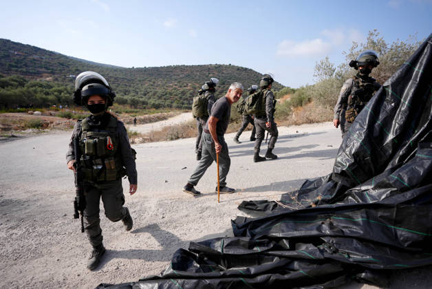 Israeli settlers attack Palestinians harvesting olives in West Bank RAMALLAH, PALESTINE - OCTOBER 10: Israeli settlers attack Palestinians harvesting olives in the village of Deir Abu Mashal, northwest of Ramallah in the West Bank, Palestine, on October 10, 2026. Israeli forces arriving at the scene intervene against Palestinians with tear gas, preventing them from continuing the olive harvest. Issam Rimawi Anadolu Ramallah West Bank. Editorial use only. Please get in touch for any other usage.  Copyright: x2026xAnadoluxIssamxRimawix
