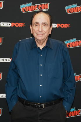 October 10, 2026, New York, New York, USA: Author R.L. STINE stands for a photo as Tubi presents R.L. Stine s Pumpkin 2 at the 2026 NY Comic Con at the Javits Center on October 10, 2026 in New York. New York USA - ZUMAb148 20261010_zap_b148_024 Copyright: xBryanxSmithx