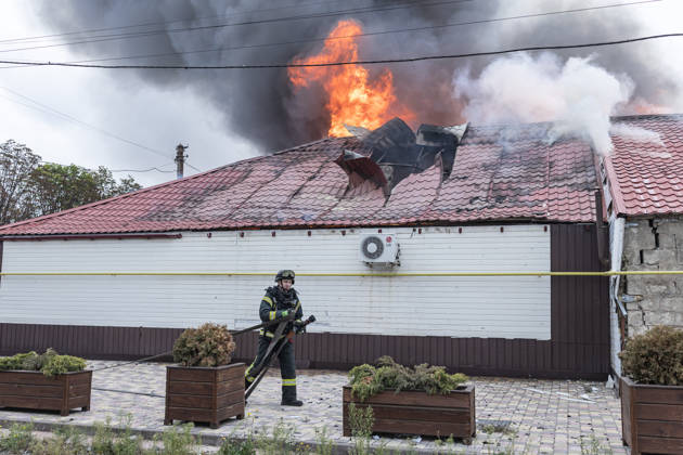 Ukrainian firefighters battle blaze after Russian drone strike in Kramatorsk KRAMATORSK, UKRAINE - OCTOBER 10: Ukrainian firefighters put out a fire in a commercial building following a strike by a Russian FPV drone and under threat from further drone attacks, in Kramatrosk, Ukraine, on October 10, 2026. Diego Herrera Carcedo Anadolu Kramatorsk Ukraine. Editorial use only. Please get in touch for any other usage.  Copyright: x2026xAnadoluxDiegoxHerreraxCarcedox