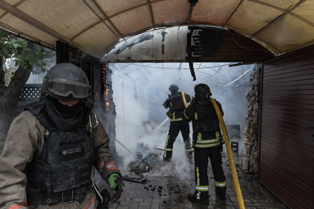 Ukrainian firefighters battle blaze after Russian drone strike in Kramatorsk KRAMATORSK, UKRAINE - OCTOBER 10: Ukrainian firefighters put out a fire in a commercial building following a strike by a Russian FPV drone and under threat from further drone attacks, in Kramatrosk, Ukraine, on October 10, 2026. Diego Herrera Carcedo Anadolu Kramatorsk Ukraine. Editorial use only. Please get in touch for any other usage.  Copyright: x2026xAnadoluxDiegoxHerreraxCarcedox