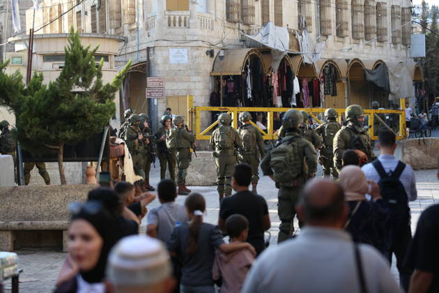 Jewish Settlers Enter Hebron s Old City Under Israeli Army Protection Jewish settlers enter the Old City of Hebron in the West Bank under the protection of Israeli army forces, on October 10, 2026. Photo by Mamoun Wazwaz apaimages Hebron West Bank Palestinian Territory 101026_Hebron_MW_00(1) Copyright: xapaimagesxMamounxWazwazx xapaimagesx
