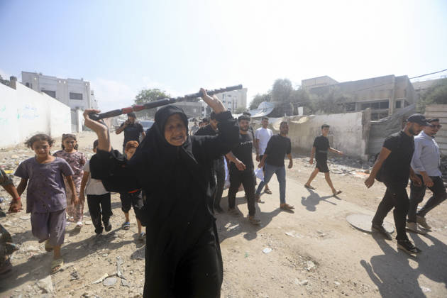 Gaza Palestine Airstrike Aftermath An elderly woman walks ahead of mourners carrying a shrouded body in Gaza City, Palestine on October 10, 2026. Four Palestinians were killed in an air strike near Panda Mall, and people carried the victims toward Al-Shifa Hospital for funeral prayers. Gaza Gaza Strip Palestinian Territories Copyright: xIbrahimxZanounx