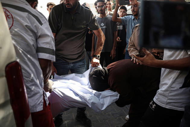 Palestinians Mourn Victims of Israeli Attack in Gaza City Palestinians mourn beside the bodies of their loved ones at al-Shifa Hospital in Gaza City, on October 10, 2026, after they were killed in an Israeli attack. The attack comes as the Israeli army continues its strikes across the Gaza Strip despite a ceasefire. Photo by Mohammed Salha apaimages Gaza Gaza Strip Palestinian Territory 101026_Gaza_MS_00(14) Copyright: xapaimagesxMohammedxSalhax xapaimagesx