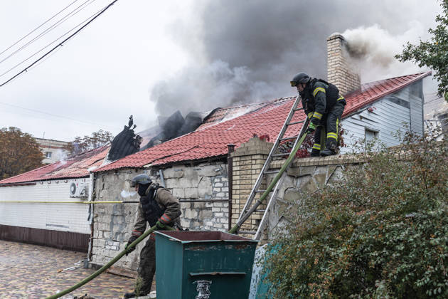 Aftermath of Russian FPV drone attack in Kramatorsk KRAMATORSK, UKRAINE - OCTOBER 10: Ukrainian firefighters put out a fire in a commercial building following a strike by a Russian FPV drone and under threat from further drone attacks, in Kramatrosk, Ukraine, 10 October 2026 Diego Herrera Carcedo Anadolu Kramatorsk Ukraine. Editorial use only. Please get in touch for any other usage.  Copyright: x2026xAnadoluxDiegoxHerreraxCarcedox