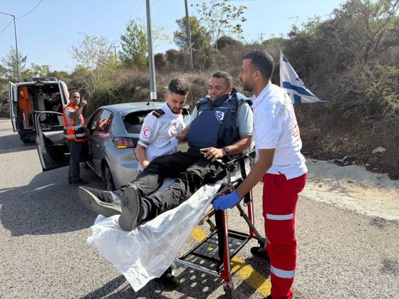 October 10, 2026, Ramallah: DEIR ABU MASHÃ¢â‚¬â ¢AL, PALESTINE Ã¢â‚¬ OCTOBER 10, 2026: Palestinian farmers came under attack by Israeli settlers and Israeli forces as they headed to harvest olives on their land in Deir Abu Mash al, northwest of Ramallah. The event marked the villageÃ¢â‚¬â ¢s first olive harvest gathering of the new season. The Palestine Red Crescent Society reported that its teams treated nine people injured during the incident. The injuries included one caused by live ammunition to the thigh, two caused by rubber-coated metal bullets, and six resulting from physical assault. One of those struck by a rubber-coated metal bullet was photojournalist Issam Al-Rimawi. The incident occurred during the annual olive harvest, a v  - ZUMAq101 20261010_zna_q101_080 Copyright: xSalmanxMohsenxAlkhatibx