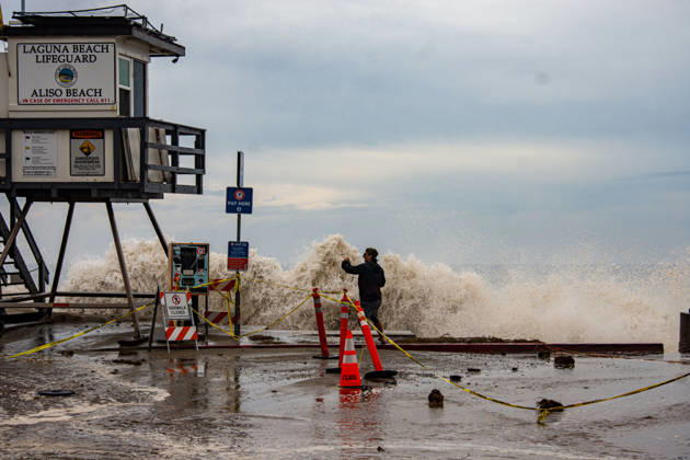 October 10, 2026, Laguna Beach, California, USA: Aliso Beach in Laguna Beach, California, Sustains Erosion from Heavy Swells on October 10, 2026. Laguna Beach USA - ZUMAg219 20261010_znp_g219_017 Copyright: xJakexLeexGreenx