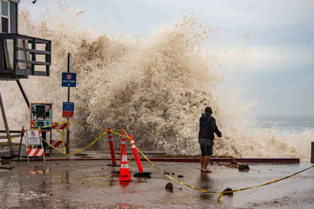 October 10, 2026, Laguna Beach, California, USA: Aliso Beach in Laguna Beach, California, Sustains Erosion from Heavy Swells on October 10, 2026. Laguna Beach USA - ZUMAg219 20261010_znp_g219_021 Copyright: xJakexLeexGreenx