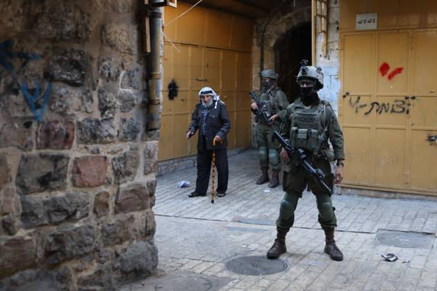 Israeli settlers enter Hebron Old City under military protection HEBRON, OCCUPIED WEST BANK, OCTOBER 10, 2026: Israeli settlers enter Hebron s Old City under the protection of Israeli forces during an organized visit to the area. Israeli soldiers deployed along streets and around the group as settlers moved through the Old City, where Israeli settlers and Palestinian residents live in close proximity amid longstanding tensions and movement restrictions. HEBRON Palestine, State of Copyright: x xMosabxshawerx xJNAxPressx