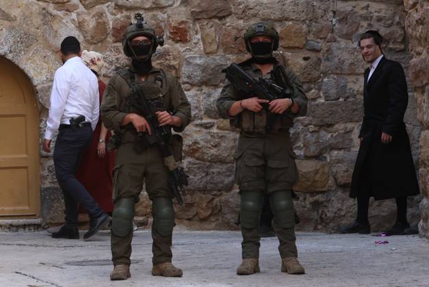 Israeli settlers enter Hebron Old City under military protection HEBRON, OCCUPIED WEST BANK, OCTOBER 10, 2026: Israeli settlers enter Hebron s Old City under the protection of Israeli forces during an organized visit to the area. Israeli soldiers deployed along streets and around the group as settlers moved through the Old City, where Israeli settlers and Palestinian residents live in close proximity amid longstanding tensions and movement restrictions. HEBRON Palestine, State of Copyright: x xMosabxshawerx xJNAxPressx