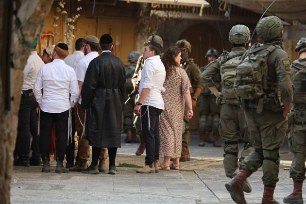 Israeli settlers enter Hebron Old City under military protection HEBRON, OCCUPIED WEST BANK, OCTOBER 10, 2026: Israeli settlers enter Hebron s Old City under the protection of Israeli forces during an organized visit to the area. Israeli soldiers deployed along streets and around the group as settlers moved through the Old City, where Israeli settlers and Palestinian residents live in close proximity amid longstanding tensions and movement restrictions. HEBRON Palestine, State of Copyright: x xMosabxshawerx xJNAxPressx