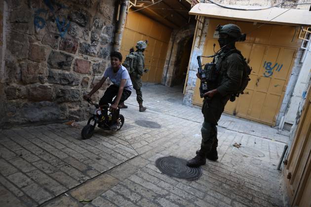 Israeli settlers enter Hebron Old City under military protection HEBRON, OCCUPIED WEST BANK, OCTOBER 10, 2026: Israeli settlers enter Hebron s Old City under the protection of Israeli forces during an organized visit to the area. Israeli soldiers deployed along streets and around the group as settlers moved through the Old City, where Israeli settlers and Palestinian residents live in close proximity amid longstanding tensions and movement restrictions. HEBRON Palestine, State of Copyright: x xMosabxshawerx xJNAxPressx