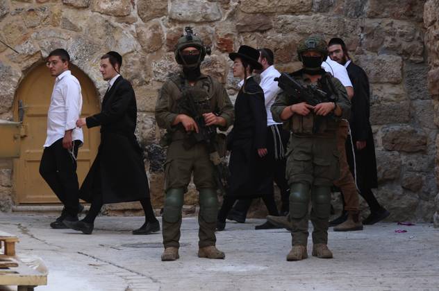 Israeli settlers enter Hebron Old City under military protection HEBRON, OCCUPIED WEST BANK, OCTOBER 10, 2026: Israeli settlers enter Hebron s Old City under the protection of Israeli forces during an organized visit to the area. Israeli soldiers deployed along streets and around the group as settlers moved through the Old City, where Israeli settlers and Palestinian residents live in close proximity amid longstanding tensions and movement restrictions. HEBRON Palestine, State of Copyright: x xMosabxshawerx xJNAxPressx