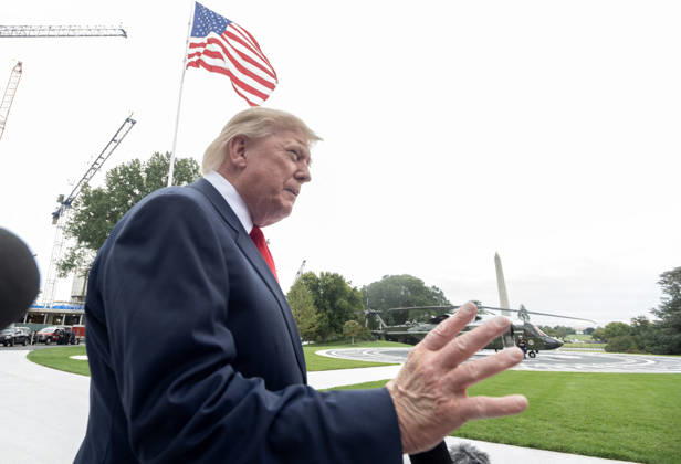 DC: Trump Departs for Clarksville, TN United States President Donald J Trump speaks to the media prior to departing the South Lawn of the White House in Washington, DC, USA, en route Clarksville, Tennessee on Saturday, October 10, 2026. The President will participate in a campaign rally for Tennessee Republican candidates on the ballot in November. Credit: Ron Sachs Pool via CNP Washington District of Columbia United States  Copyright: xPool ABACAx