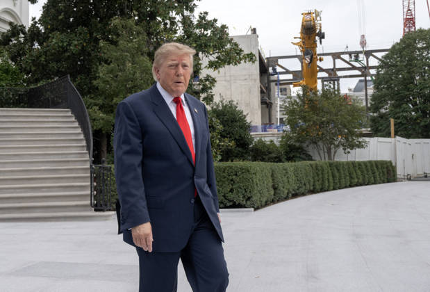 DC: Trump Departs for Clarksville, TN United States President Donald J Trump walks past the ballroom construction as he departs the South Lawn of the White House in Washington, DC, USA, en route Clarksville, Tennessee on Saturday, October 10, 2026. The President will participate in a campaign rally for Tennessee Republican candidates on the ballot in November. Credit: Ron Sachs Pool via CNP Washington District of Columbia United States  Copyright: xPool ABACAx