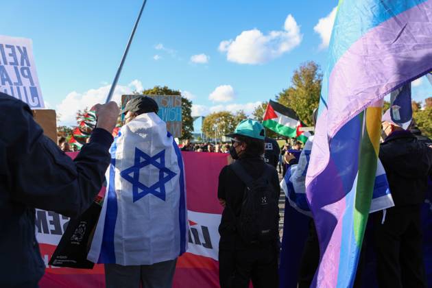 United4Palestine Rally in Berlin BERLIN, GERMANY, OCTOBER 10, 2026: Thousands of demonstrators take part in the United4Palestine rally under the slogan No Peace on Stolen Land in Berlin. Police estimated that around 3,500 people participated in the demonstration, which took place amid extensive security measures and a large police presence. Pro-Israeli counter-protests were also held nearby, with participants expressing opposing views on the Israeli-Palestinian conflict. Berlin Berlin Germany Copyright: x xMariaxCastrox xJNAxPressx