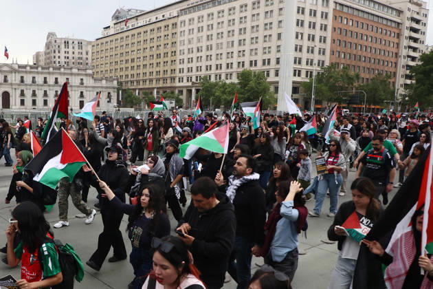 Santiago, October 10, 2026: March for Palestine organized by the Global Action for Palestine (GAFP) alliance along Alameda Street in downtown Santiago. Dragomir Yankovic, Aton Chile, Santiago, Chile. Aton 1198345  Copyright: DRAGOMIRxYANKOVIC ATONxCHILE