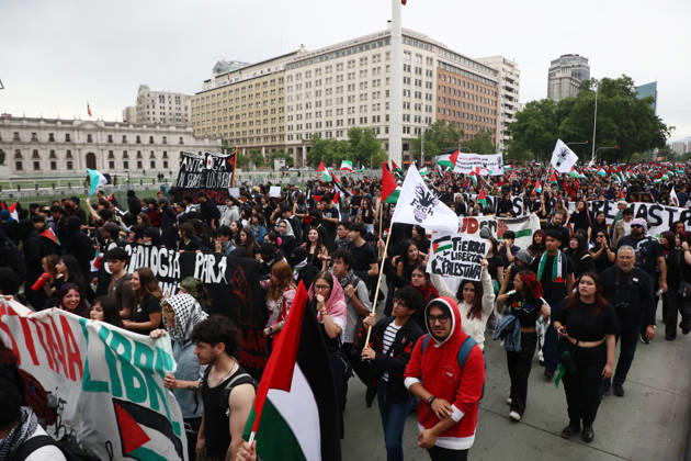 Santiago, October 10, 2026: March for Palestine organized by the Global Action for Palestine (GAFP) alliance along Alameda Street in downtown Santiago. Dragomir Yankovic, Aton Chile, Santiago, Chile. Aton 1198347  Copyright: DRAGOMIRxYANKOVIC ATONxCHILE