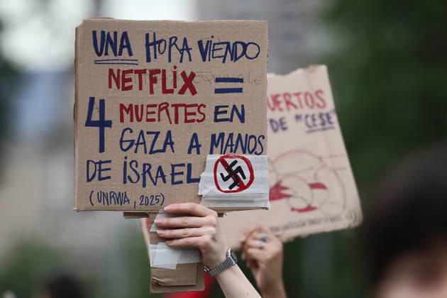 Santiago, October 10, 2026: March for Palestine organized by the Global Action for Palestine (GAFP) alliance along Alameda Street in downtown Santiago. Dragomir Yankovic, Aton Chile, Santiago, Chile. Aton 1198352  Copyright: DRAGOMIRxYANKOVIC ATONxCHILE