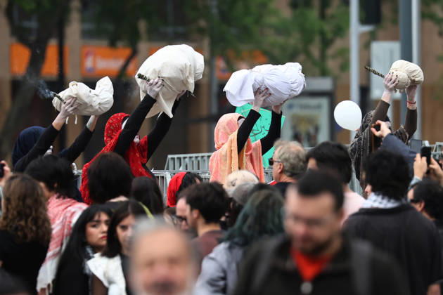 News Bilder des Tages Santiago, October 10, 2026: March for Palestine organized by the Global Action for Palestine (GAFP) alliance along Alameda Street in downtown Santiago. Dragomir Yankovic, Aton Chile, Santiago, Chile. Aton 1198354  Copyright: DRAGOMIRxYANKOVIC ATONxCHILE