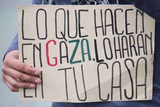 Santiago, October 10, 2026: March for Palestine organized by the Global Action for Palestine (GAFP) alliance along Alameda Street in downtown Santiago. Dragomir Yankovic, Aton Chile, Santiago, Chile. Aton 1198359  Copyright: DRAGOMIRxYANKOVIC ATONxCHILE