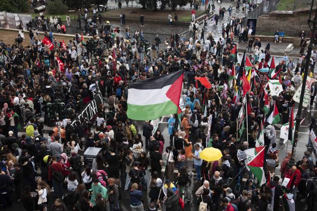 Foto IPP Diego Nangano Cappello Roma 10-10-2026 Manifestazione Pro Palestina nella foto: manifestanti Italy Photo Press - World Copyright