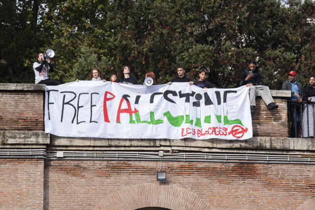 Foto IPP Diego Nangano Cappello Roma 10-10-2026 Manifestazione Pro Palestina nella foto: manifestanti con striscione per la palestina Italy Photo Press - World Copyright