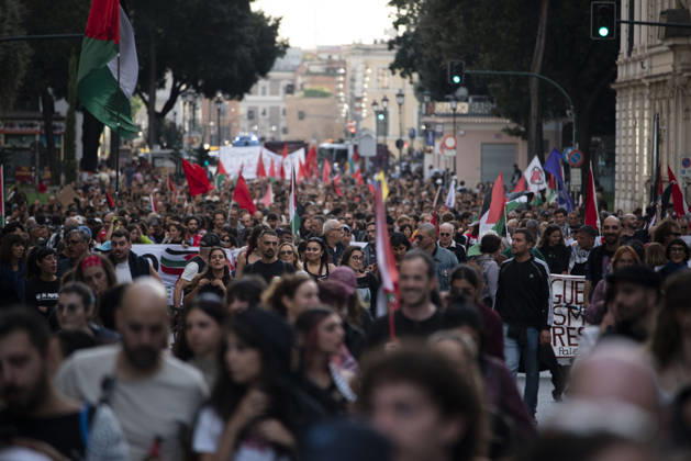 Foto IPP Diego Nangano Cappello Roma 10-10-2026 Manifestazione Pro Palestina nella foto: manifestanti Italy Photo Press - World Copyright