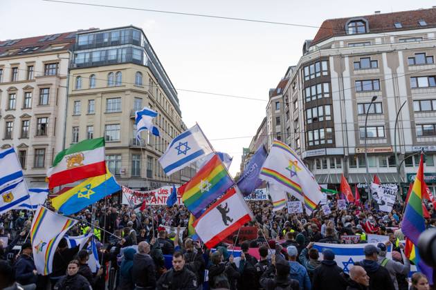 October 10, 2026, Berlin, Berlin, Germany: BERLIN, GERMANY, OCTOBER 10, 2026: Thousands of demonstrators take part in the United4Palestine rally under the slogan â€oeNo Peace on Stolen Land†in Berlin. Police estimated that around 3,500 people participated in the demonstration, which took place amid extensive security measures and a large police presence. Pro-Israeli counter-protests were also held nearby, with participants expressing opposing views on the Israeli-Palestinian conflict. Berlin Germany - ZUMAq101 20261010_zna_q101_217 Copyright: xMariaxCastrox