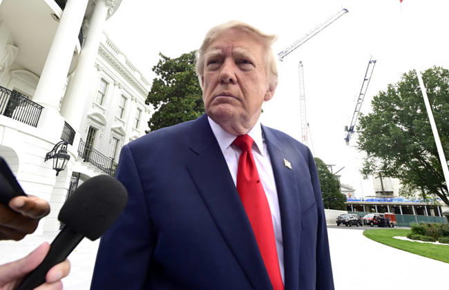 United States President Donald J Trump speaks to the media prior to departing the South Lawn of the White House in Washington, DC, USA, en route Clarksville, Tennessee on Saturday, October 10, 2026. The President will participate in a campaign rally for Tennessee Republican candidates on the ballot in November. Copyright: xRonxSachsx xPoolxviaxCNPx MediaPunchx
