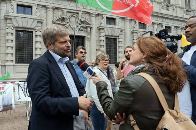 October 7, 2026, Milan, Italy: MILAN, ITALY †OCTOBER 10, 2026: Protesters gather for a sit-in in Piazza della Scala in central Milan to oppose the development of new data centers across Lombardy and Italy. The demonstration is organized by the Rete dei Comitati No Data Center (No Data Center Committee Network), which is calling for a moratorium on permits for new facilities. The group also urges public authorities to conduct thorough environmental, urban planning and regional assessments before approving projects. For approved facilities that have not yet begun operating, campaigners are calling for reviews to be reopened if potential microclimate effects and cumulative impacts with existing facilities were not adequately assessed. - ZUMAq101 20261007_zna_q101_446 Copyright: xCalogeroxRussox