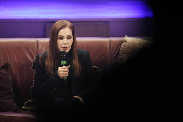 Priscilla Presley on stage with her talk show *An Evening with Priscilla Presley* at Haga Konserthall in Gothenburg, Sweden, on October 10, 2026 GOTHENBURG SWEDEN x9200x  Copyright: xBjörnxLarssonxRosvall TTx PRISCILLA PRESLEY IN GOTHENBURG MAnUx32xbeE