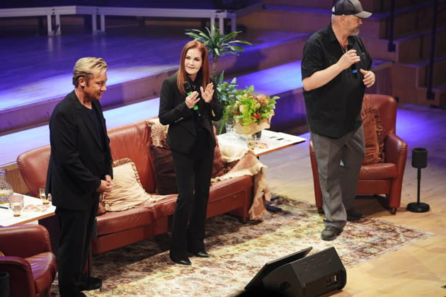 Priscilla Presley on stage with her talk show *An Evening with Priscilla Presley* at Haga Konserthall in Gothenburg, Sweden, on October 10, 2026 GOTHENBURG SWEDEN x9200x Copyright: xBjörnxLarssonxRosvall TTx PRISCILLA PRESLEY IN GOTHENBURG Dk1nmgD7VLM