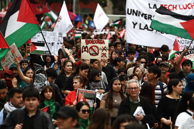 Thousands march in Santiago for Global Day of Action for Palestine SANTIAGO, CHILE - OCTOBER 10: Thousands of people take part in a demonstration organized by the Palestinian community in Chile as part of the Global Day of Action for Palestine, in Santiago, Chile, on October 10, 2026. Lucas Aguayo Araos Anadolu Santiago Chile. Editorial use only. Please get in touch for any other usage. Copyright: x2026xAnadoluxLucasxAguayoxAraosx