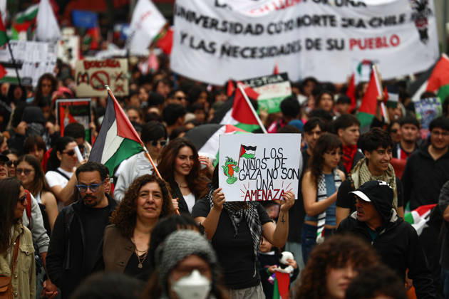 Thousands march in Santiago for Global Day of Action for Palestine SANTIAGO, CHILE - OCTOBER 10: Thousands of people take part in a demonstration organized by the Palestinian community in Chile as part of the Global Day of Action for Palestine, in Santiago, Chile, on October 10, 2026. Lucas Aguayo Araos Anadolu Santiago Chile. Editorial use only. Please get in touch for any other usage. Copyright: x2026xAnadoluxLucasxAguayoxAraosx