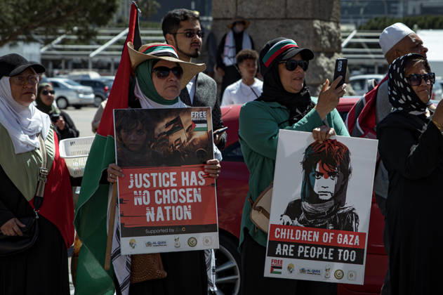 Pro-Palestine Global Mass March in Cape Town People attend a Pro-Palestine Global Mass march in Cape Town, South Africa, 10 October 2026. Thousands of people marched through central Cape Town as part of a coordinated Global Day of Action for Palestine. More than 200 organisations mobilised demonstrations across at least 60 countries and 250 locations, marking three years since the start of Israels military campaign in Gaza. Cape Town was the centre of the African leg, with 32 actions across 10 countries. Cape Town South Africa  Copyright: xMatrixxImagesx xLeighxGroenemeyex