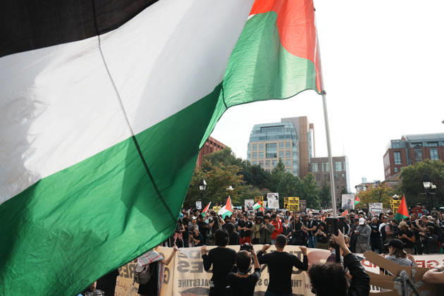 October 10, 2026, New York, New York, USA: A protester holds a Palestinian flag as hundreds of people attend a Pro-Palestine rally in Washington Square Park on October 10, 2026 in New York. New York USA - ZUMAb148 20261010_zap_b148_084 Copyright: xBryanxSmithx