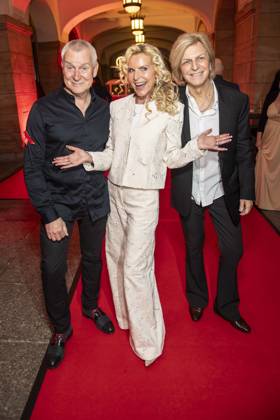 ABB HOPEGALA- Dirk Michaelis, Victoria Herrmann und Rüdiger Ritchie Barton zu Gast auf dem roten Teppich bei der Hope Gala 2026 im Schauspielhaus Dresden am 10.10.2026 in Dresden Sachsen Deutschland