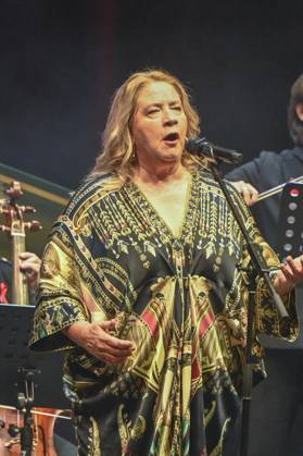 ABB HOPEGALA- Cathy Kelly singen auf der Buehne bei der Hope Gala 2026 im Schauspielhaus Dresden am 10.10.2026 in Dresden Sachsen Deutschland