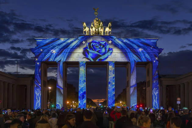 Festival of Lights , Lichterfest in der Innenstadt, Berlin, 10.10.2026 Brandenburger Tor, 22. BERLIN FESTIVAL OF LIGHTS, Motto: Colours of Love, Lichtinstallationen, 10.10.2026, Berlin, Deutschland < english> Brandenburg Gate, 22nd Berlin Festival of Lights, Theme: Colours of Love, light installations, October 10, 2026, Berlin, Germany Berlin Innenstadt Berlin Deutschland, Germany Copyright: xPeterxEngelkex