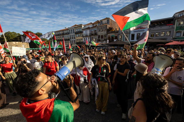 October 10, 2026, Porto, Portugal: Participants carrying Palestinian flags and placards gather at Praca dos Poveiros at the beginning of a Palestine solidarity march. Hundreds of demonstrators gathered in Porto for a Palestine solidarity march calling for an end to the war in Gaza and support for Palestinian rights. The march began at Praca dos Poveiros and concluded at Praca D. Joao I. Porto Portugal - ZUMAs197 20261010_aaa_s197_444 Copyright: xDiogoxBaptistax
