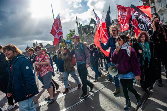 October 10, 2026, Amsterdam, North Holland, Netherlands: Protesters are shouting slogans asking for more social housing during the demonstration. People gathered against the worsening housing crisis. Under the motto Houses for people, not for profit, they demand fundamental changes in Dutch public housing. Amsterdam Netherlands  - ZUMAs197 20261010_aaa_s197_554 Copyright: xAnaxFernandezx