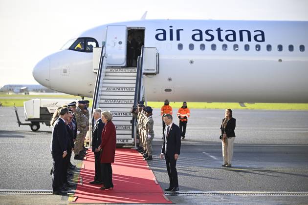 King Philippe - Filip of Belgium and Queen Mathilde of Belgium pictured at the official departure ceremony ahead of a state visit of the Belgian King and Queen to Kazakhstan, on Sunday 11 October 2026, at Melsbroek military airport. The first State Visit of Belgium s royal couple in central Asia from 11 to 14 October 2026, aims to highlight bilateral cooperation in the economic, academic, and cultural fields.  JASPERxJACOBS 189424475