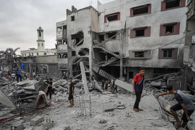 Israeli attack on Az-Zawayda area in Gaza DEIR AL-BALAH, GAZA, PALESTINE - OCTOBER 11: People search through the rubble of a building belonging to the Buheysi family following an Israeli airstrike in the town of Az-Zawayda, near Deir al-Balah in the central Gaza Strip, on October 11, 2026. Israeli forces carried out the strike despite the ceasefire, destroying the building and damaging surrounding structures. Adam Bilal Anadolu Deir Al-Balah Gaza. Editorial use only. Please get in touch for any other usage.  Copyright: x2026xAnadoluxAdamxBilalx