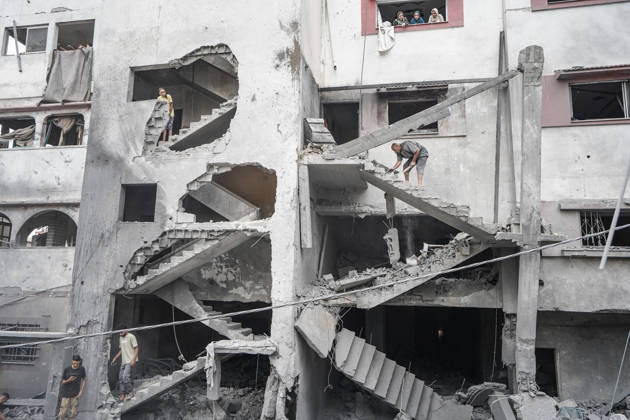 Israeli attack on Az-Zawayda area in Gaza DEIR AL-BALAH, GAZA, PALESTINE - OCTOBER 11: People are seen inside a heavily damaged building following an Israeli airstrike targeting a building belonging to the Buheysi family in the town of Az-Zawayda, near Deir al-Balah in the central Gaza Strip, on October 11, 2026. Israeli forces carried out the strike despite the ceasefire, destroying the targeted building and damaging surrounding structures. Adam Bilal Anadolu Deir Al-Balah Gaza. Editorial use only. Please get in touch for any other usage.  Copyright: x2026xAnadoluxAdamxBilalx