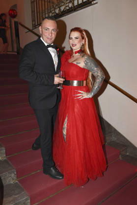 Lyn Künstner mit Gast bei der 18. Hope Gala 2026 im Schauspielhaus. Dresden, 10.10.2026