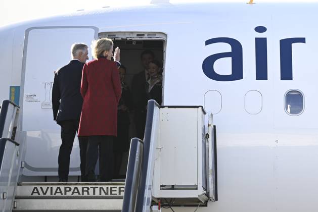 King Philippe - Filip of Belgium and Queen Mathilde of Belgium pictured at the official departure ceremony ahead of a state visit of the Belgian King and Queen to Kazakhstan, on Sunday 11 October 2026, at Melsbroek military airport. The first State Visit of Belgium s royal couple in central Asia from 11 to 14 October 2026, aims to highlight bilateral cooperation in the economic, academic, and cultural fields.  JASPERxJACOBS 189424650