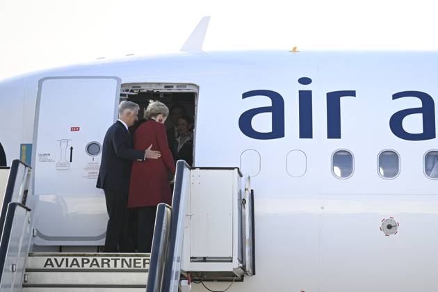 King Philippe - Filip of Belgium and Queen Mathilde of Belgium pictured at the official departure ceremony ahead of a state visit of the Belgian King and Queen to Kazakhstan, on Sunday 11 October 2026, at Melsbroek military airport. The first State Visit of Belgium s royal couple in central Asia from 11 to 14 October 2026, aims to highlight bilateral cooperation in the economic, academic, and cultural fields.  JASPERxJACOBS 189424673