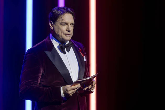Benjamin Bieneck moderiert (gemeinsam mit Ruth Moschner) die 18. HOPE Gala im Schauspielhaus Dresden. Die HOPE-Gala Dresden ist eine Benefizveranstaltung, die das Kinderprojekt HOPE Cape Town in Südafrika in seinem Engagement für Gesundheit, Förderung und Bildung von Kindern und jungen Erwachsenen in den Townships rund um Kapstadt unterstützt.