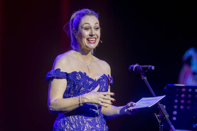 Ruth Moschner moderiert die 18. HOPE Gala (gemeinsam mit Benjamin Bieneck) im Schauspielhaus Dresden. Die HOPE-Gala Dresden ist eine Benefizveranstaltung, die das Kinderprojekt HOPE Cape Town in Südafrika in seinem Engagement für Gesundheit, Förderung und Bildung von Kindern und jungen Erwachsenen in den Townships rund um Kapstadt unterstützt.