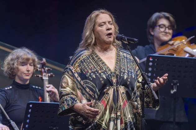 Auftritt von Kathy Kelly & Camerata Musikus(s) mit Milko Kersten während der 18. HOPE Gala im Schauspielhaus Dresden. Die HOPE-Gala Dresden ist eine Benefizveranstaltung, die das Kinderprojekt HOPE Cape Town in Südafrika in seinem Engagement für Gesundheit, Förderung und Bildung von Kindern und jungen Erwachsenen in den Townships rund um Kapstadt unterstützt.